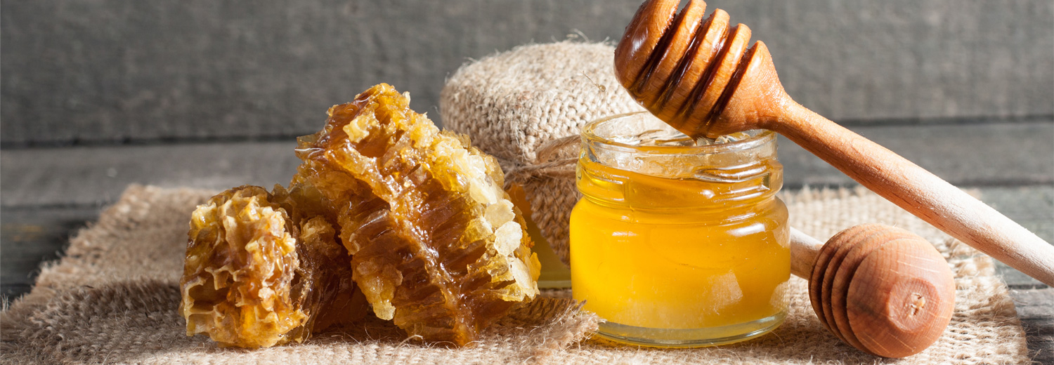 Honey jar and honeycomb